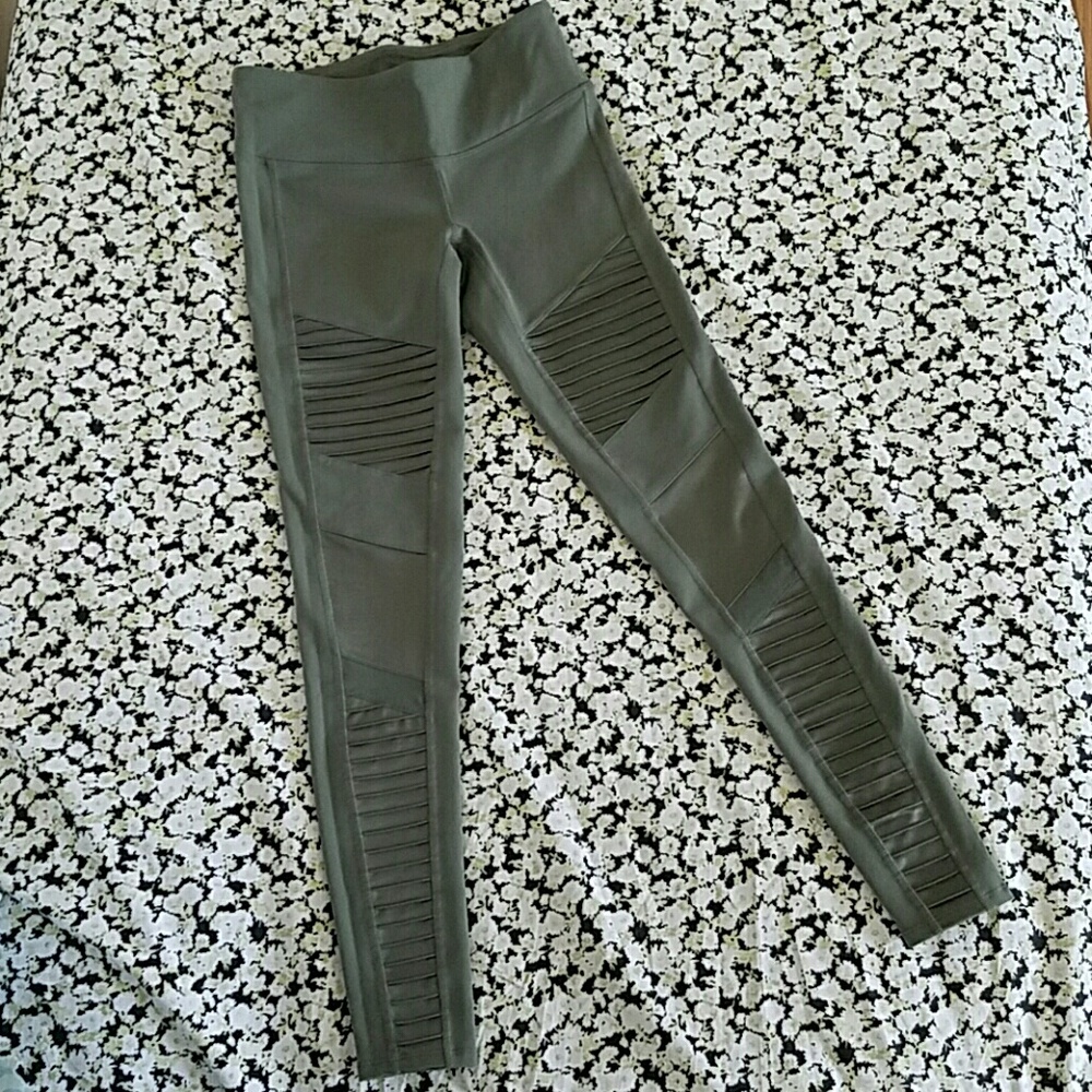 Alo yoga moto leggings